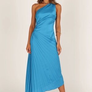 One-Shoulder Pleated Blue Midi Dress